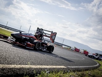 Podporujeme mladé talenty při stavbě studentské formule! 