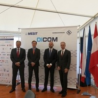 Jednatelé společnosti DICOM Pavel Šalanda, Igor Gerek a Viktor Sotona s viceprezidentem Rohde & Schwarz Bosco Novakem
