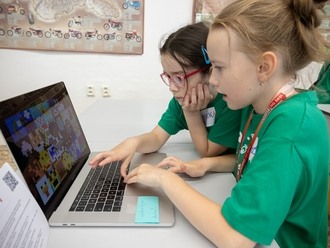 MESIT podporuje mladé programátory z CoderDojo klubů