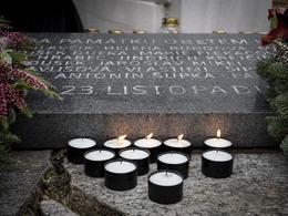 Proběhla pieta k výročí pádu budovy M1